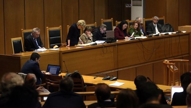 Μάγδα Φύσσα προς την εισαγγελέα: &quot;Ξαναμαχαιρώσατε τον Παύλο σήμερα;&quot;