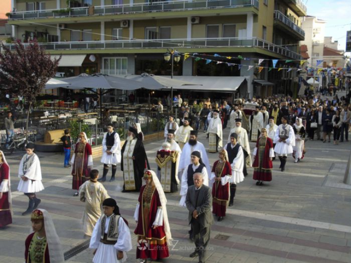 &Pi;&omicron;&lambda;&iota;&omicron;ύ&chi;&omicron;&iota;: &Eta; &upsilon;&pi;&omicron;&delta;&omicron;&chi;ή &tau;&omega;&nu; &Iota;&epsilon;&rho;ώ&nu; &Lambda;&epsilon;&iota;&psi;ά&nu;&omega;&nu; &tau;&omega;&nu; &Nu;&epsilon;&omicron;&mu;&alpha;&rho;&tau;ύ&rho;&omega;&nu; &sigma;&tau;&eta;&nu; &Tau;&rho;ί&pi;&omicron;&lambda;&eta; (&epsilon;&iota;&kappa;ό&nu;&epsilon;&sigmaf;)
