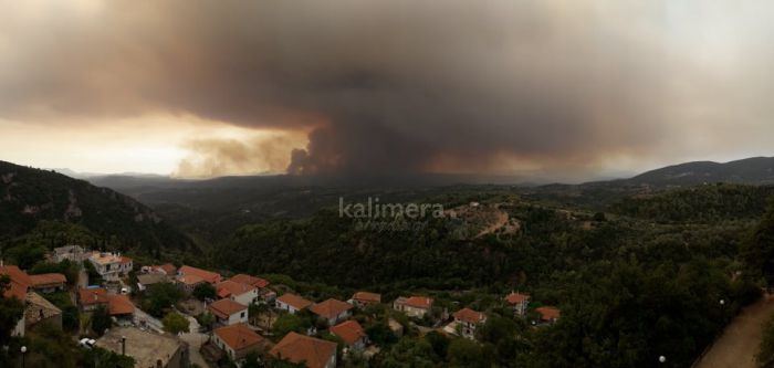 Πύρινος εφιάλτης στη Γορτυνία – Η φωτιά &quot;ανεβαίνει&quot; στον Λάδωνα - Κίνδυνος να &quot;φύγει&quot; προς Βούτσι