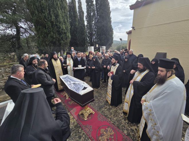 Η Εξόδιος Ακολουθία της μακαριστής Παναρέτης μοναχής της Μονής Καλτεζών (εικόνες)