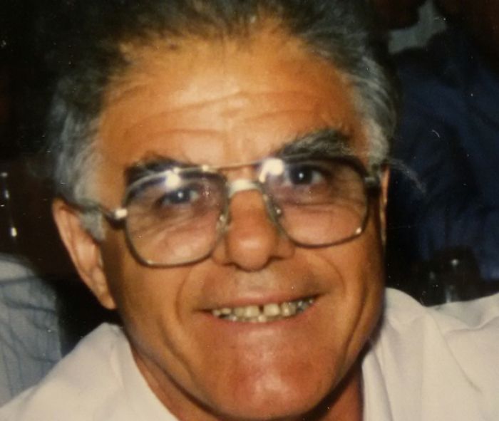 Έ&phi;&upsilon;&gamma;&epsilon; &alpha;&pi;ό &kappa;&omicron;&nu;&tau;ά&sigmaf; &mu;&alpha;&sigmaf; &omicron; &epsilon;&pi;ί &sigma;&epsilon;&iota;&rho;ά &epsilon;&tau;ώ&nu; &pi;&rho;ό&epsilon;&delta;&rho;&omicron;&sigmaf; &tau;&omicron;&upsilon; &Sigma;&upsilon;&nu;&delta;έ&sigma;&mu;&omicron;&upsilon; &Alpha;&rho;&kappa;ά&delta;&omega;&nu; &Pi;&epsilon;&iota;&rho;&alpha;&iota;ώ&sigmaf; &Chi;. &Kappa;&alpha;&pi;&rho;ά&lambda;&omicron;&sigmaf;