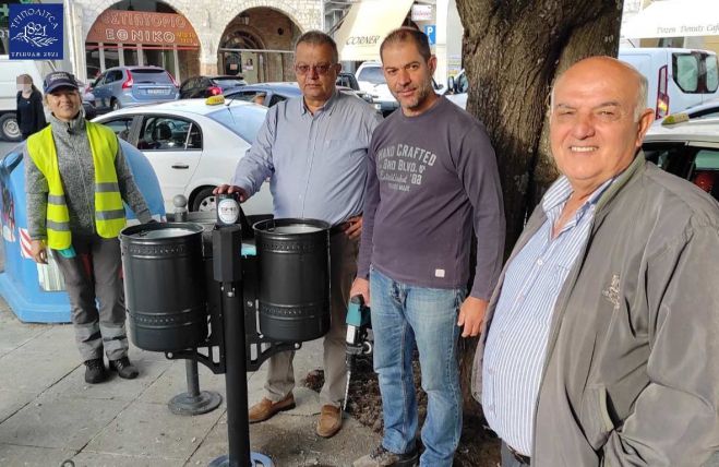 "&Eta; &Tau;&rho;ί&pi;&omicron;&lambda;&eta;, &mu;έ&rho;&alpha; &tau;&eta;&nu; &eta;&mu;έ&rho;&alpha;, &omicron;&mu;&omicron;&rho;&phi;&alpha;ί&nu;&epsilon;&iota;" (&epsilon;&iota;&kappa;ό&nu;&epsilon;&sigmaf;)