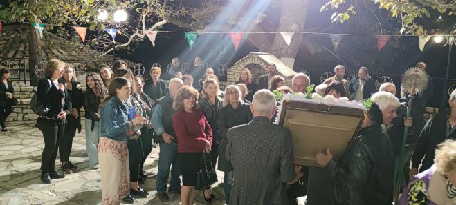 &Eta; &gamma;&iota;&omicron;&rho;&tau;ή &Pi;&alpha;&mu;&mu;&epsilon;&gamma;ί&sigma;&tau;&omega;&nu; &Tau;&alpha;&xi;&iota;&alpha;&rho;&chi;ώ&nu; &sigma;&tau;&eta; &Sigma;ί&tau;&alpha;&iota;&nu;&alpha; &Kappa;&upsilon;&nu;&omicron;&upsilon;&rho;ί&alpha;&sigmaf; (&epsilon;&iota;&kappa;ό&nu;&epsilon;&sigmaf; - &beta;ί&nu;&tau;&epsilon;&omicron;)