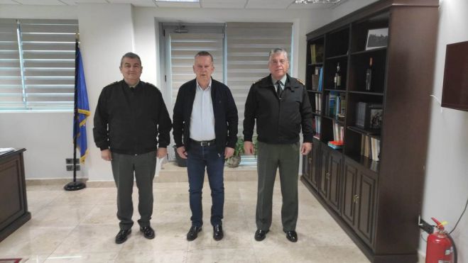 &Mu;&epsilon; &tau;&omicron;&nu; &Upsilon;&pi;&omicron;&sigma;&tau;&rho;ά&tau;&eta;&gamma;&omicron; &Delta;&eta;&mu;&eta;&tau;&rho;έ&lambda;&lambda;&omicron; &sigma;&upsilon;&nu;&alpha;&nu;&tau;ή&theta;&eta;&kappa;&epsilon; &omicron; &Alpha;&nu;&tau;&iota;&pi;&epsilon;&rho;&iota;&phi;&epsilon;&rho;&epsilon;&iota;ά&rho;&chi;&eta;&sigmaf; &Sigma;&kappa;&alpha;&nu;&tau;&zeta;ό&sigmaf;