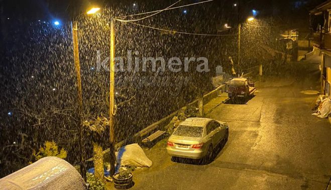 Πυκνή χιονόπτωση μέσα στη νύχτα στα Μαγούλιανα Γορτυνίας! (εικόνες)