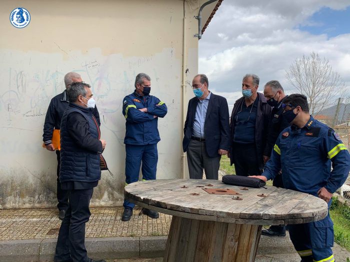 &Kappa;ώ&sigma;&tau;&alpha;&sigmaf; &Tau;&zeta;&iota;&omicron;ύ&mu;&eta;&sigmaf;: &laquo;&Sigma;&upsilon;&mu;&beta;ά&lambda;&lambda;&omicron;&upsilon;&mu;&epsilon; &sigma;&tau;&eta; &delta;&eta;&mu;&iota;&omicron;&upsilon;&rho;&gamma;ί&alpha; &Epsilon;&Mu;&Alpha;&Kappa; &sigma;&tau;&omicron; &Delta;ή&mu;&omicron; &mu;&alpha;&sigmaf;&raquo; (vd)