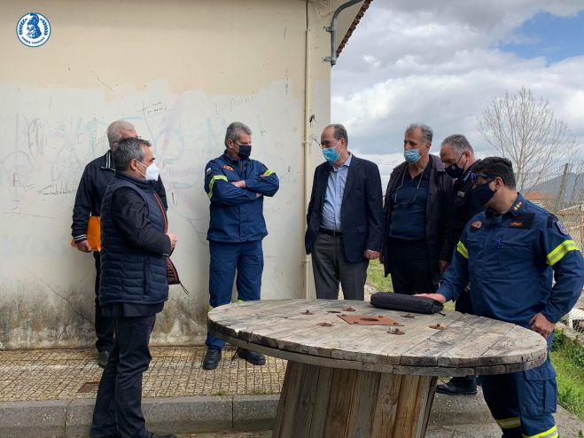&Kappa;ώ&sigma;&tau;&alpha;&sigmaf; &Tau;&zeta;&iota;&omicron;ύ&mu;&eta;&sigmaf;: &laquo;&Sigma;&upsilon;&mu;&beta;ά&lambda;&lambda;&omicron;&upsilon;&mu;&epsilon; &sigma;&tau;&eta; &delta;&eta;&mu;&iota;&omicron;&upsilon;&rho;&gamma;ί&alpha; &Epsilon;&Mu;&Alpha;&Kappa; &sigma;&tau;&omicron; &Delta;ή&mu;&omicron; &mu;&alpha;&sigmaf;&raquo; (vd)