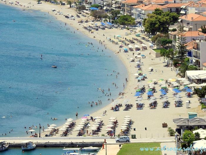 Π. Άστρος | Σάββατο με γεμάτες παραλίες - Δείτε εικόνες