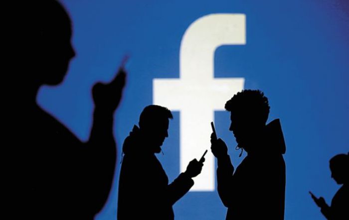 Το Facebook διέγραψε λογαριασμούς αντιεμβολιαστών