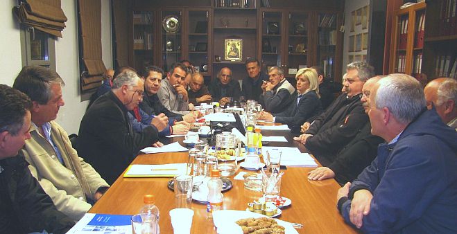 &Epsilon;&pi;&iota;&chi;&epsilon;&iota;&rho;&eta;&mu;&alpha;&tau;ί&epsilon;&sigmaf; &alpha;&pi;ό &tau;&eta;&nu; &Alpha;&rho;&kappa;&alpha;&delta;ί&alpha;: &laquo;Έ&tau;&sigma;&iota;, &theta;&alpha; &beta;&gamma;&omicron;ύ&mu;&epsilon; &alpha;&pi;ό &tau;&eta;&nu; &kappa;&rho;ί&sigma;&eta;&raquo;!