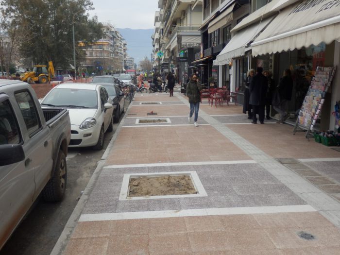 Καλαμάτα - Ασφαλτόστρωση στην "Αριστομένους"
