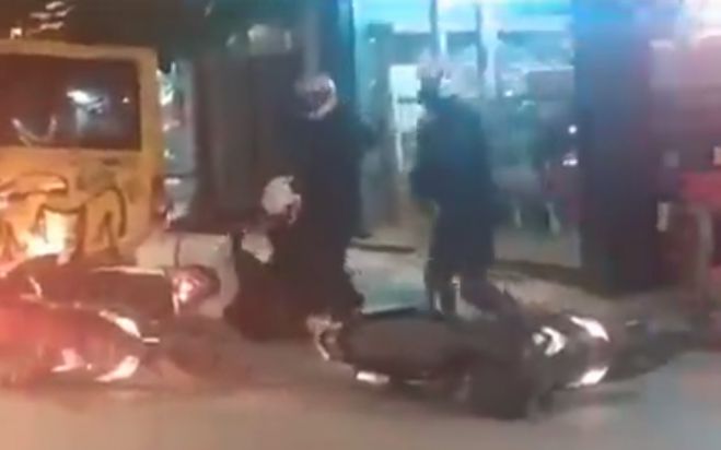 Εισαγγελική παρέμβαση για το βίντεο με τον ξυλοδαρμό διαδηλωτή από αστυνομικούς στην πλατεία Βικτωρίας