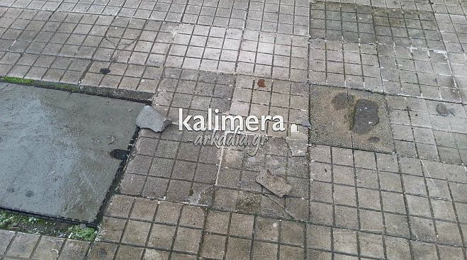 &Kappa;&omicron;&mu;&mu;ά&tau;&iota;&alpha; &laquo;έ&phi;&upsilon;&gamma;&alpha;&nu;&raquo; &alpha;&pi;ό &mu;&pi;&alpha;&lambda;&kappa;ό&nu;&iota; &kappa;&alpha;&iota; έ&pi;&epsilon;&sigma;&alpha;&nu; &sigma;&epsilon; &pi;&epsilon;&zeta;&omicron;&delta;&rho;ό&mu;&iota;&omicron; &tau;&eta;&sigmaf; &Tau;&rho;ί&pi;&omicron;&lambda;&eta;&sigmaf;&hellip;