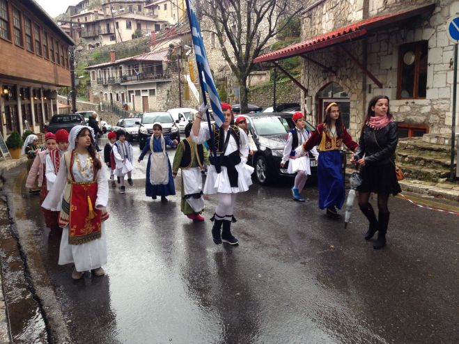 Μαθητές παρέλασαν στη Δημητσάνα για την επέτειο της «25ης Μαρτίου» (εικόνες)
