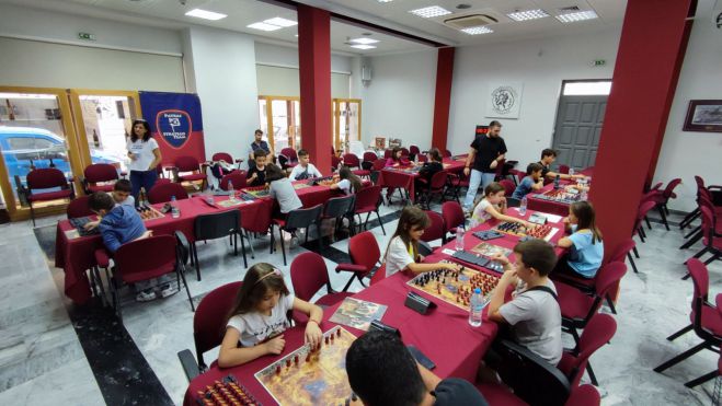 3&omicron; &Delta;&eta;&mu;&omicron;&tau;&iota;&kappa;ό &Sigma;&chi;&omicron;&lambda;&epsilon;ί&omicron; &Tau;&rho;ί&pi;&omicron;&lambda;&eta;&sigmaf; | &Omicron;&lambda;&omicron;&kappa;&lambda;&eta;&rho;ώ&theta;&eta;&kappa;&epsilon; &tau;&omicron; &laquo;&Sigma;&epsilon;&mu;&iota;&nu;ά&rho;&iota;&omicron; &Sigma;&tau;&rho;&alpha;&tau;&eta;&gamma;&iota;&kappa;ή&sigmaf; &kappa;&alpha;&iota; &Delta;&epsilon;&xi;&iota;&omicron;&tau;ή&tau;&omega;&nu;&raquo; (&epsilon;&iota;&kappa;ό&nu;&epsilon;&sigmaf;)