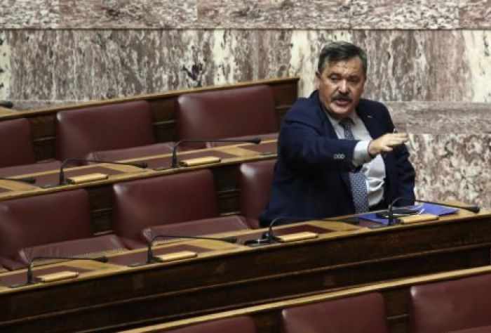 Η ΕΛΑΣ ψάχνει οκτώ μήνες τον Χρήστο Παππά, αλλά ο Χίος τον βρήκε και του πήρε και συνέντευξη...