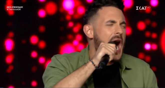 Εντυπωσίασε και πέρασε στα lives του &quot;Voice&quot; ο Κωνσταντίνος Αγγελόπουλος! (vd)