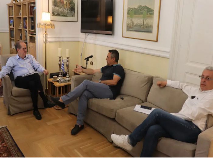 &Pi;&epsilon;&rho;&iota;&phi;&epsilon;&rho;&epsilon;&iota;ά&rho;&chi;&eta;&sigmaf;: "&Omicron; &kappa;. &Tau;&zeta;&iota;&omicron;ύ&mu;&eta;&sigmaf; &epsilon;ί&nu;&alpha;&iota; 8 &mu;ή&nu;&epsilon;&sigmaf; &Delta;ή&mu;&alpha;&rho;&chi;&omicron;&sigmaf;. &Delta;&epsilon;&nu; έ&phi;&epsilon;&rho;&epsilon; &alpha;&upsilon;&tau;ό&sigmaf; &tau;&omicron; &pi;&rho;ό&beta;&lambda;&eta;&mu;&alpha;. &Delta;&epsilon;&nu; &pi;&rho;έ&pi;&epsilon;&iota; &nu;&alpha; &gamma;&epsilon;&mu;ί&sigma;&epsilon;&iota; &sigma;&kappa;&omicron;&upsilon;&pi;ί&delta;&iota;&alpha; &eta; &Tau;&rho;ί&pi;&omicron;&lambda;&eta;" (vd)