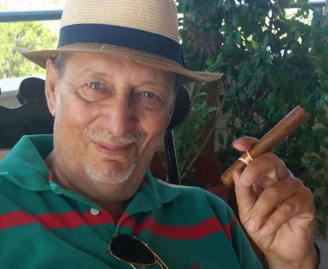 16&chi;&rho;&omicron;&nu;&omicron;&sigmaf; &sigma;&kappa;ό&tau;&omega;&sigma;&epsilon; &tau;&omicron;&nu; &pi;&alpha;&tau;έ&rho;&alpha; &tau;&omicron;&upsilon; &sigma;&tau;&alpha; &Kappa;&alpha;&lambda;ύ&beta;&iota;&alpha; - Έ&sigma;&pi;&alpha;&sigma;&epsilon; &tau;&omicron; &mu;&alpha;&chi;&alpha;ί&rho;&iota; &alpha;&pi;ό &tau;&alpha; &pi;&omicron;&lambda;&lambda;ά &chi;&tau;&upsilon;&pi;ή&mu;&alpha;&tau;&alpha;