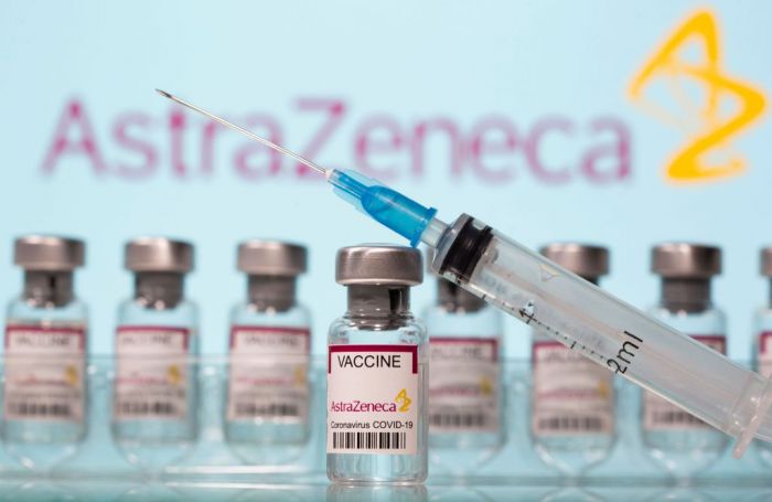Το εμβόλιο της Astrazeneca και ο πυρετός - Τι λέει η Παγώνη!