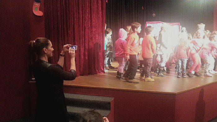 &Epsilon;&nu;&tau;&upsilon;&pi;&omega;&sigma;&iota;&alpha;&kappa;ό &delta;&iota;&alpha;&delta;&rho;&alpha;&sigma;&tau;&iota;&kappa;ό &delta;&rho;ώ&mu;&epsilon;&nu;&omicron; &gamma;&iota;&alpha; &pi;&alpha;&iota;&delta;&iota;ά &sigma;&tau;&eta; &Mu;&epsilon;&gamma;&alpha;&lambda;ό&pi;&omicron;&lambda;&eta; (&epsilon;&iota;&kappa;ό&nu;&epsilon;&sigmaf;)