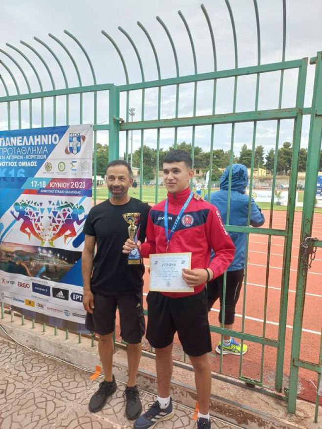 &Chi;&rho;&upsilon;&sigma;ό&sigmaf; &omicron; &Chi;&rho;ή&sigma;&tau;&omicron;&sigmaf; &Lambda;&upsilon;&mu;&pi;&epsilon;&rho;ό&pi;&omicron;&upsilon;&lambda;&omicron;&sigmaf; &sigma;&tau;&omicron; &pi;&alpha;&nu;&epsilon;&lambda;&lambda;ή&nu;&iota;&omicron; &pi;&rho;&omega;&tau;ά&theta;&lambda;&eta;&mu;&alpha; &Kappa;16