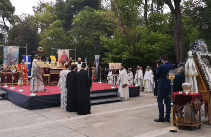 LIVE η υπαίθρια Θεία Λειτουργία στην Πλατεία Άρεως για τη γιορτή των Πολιούχων της Τρίπολης