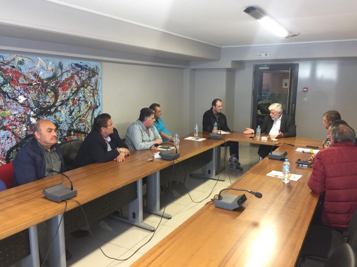 Με εκπροσώπους Σωματείων Οδηγών ταξί και Εστιατόρων συναντήθηκε ο Παυλής (εικόνες)