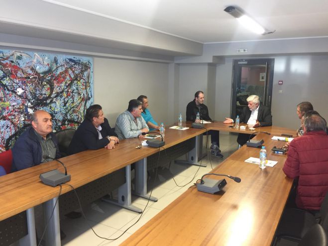 Με εκπροσώπους Σωματείων Οδηγών ταξί και Εστιατόρων συναντήθηκε ο Παυλής (εικόνες)