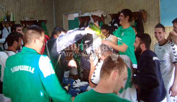 &Alpha;&iota;&phi;&nu;&iota;&delta;&iota;&alpha;&sigma;&tau;&iota;&kappa;ά &sigma;&tau;&eta;&nu; &Tau;&rho;ί&pi;&omicron;&lambda;&eta; &omicron; έ&nu;&alpha;&sigmaf; &epsilon;&pi;&epsilon;&nu;&delta;&upsilon;&tau;ή&sigmaf; &tau;&omicron;&upsilon; &Pi;&alpha;&nu;&alpha;&rho;&kappa;&alpha;&delta;&iota;&kappa;&omicron;ύ