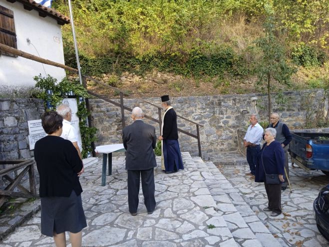 &Sigma;&tau;&omicron; &Mu;&nu;&eta;&mu;&epsilon;ί&omicron; &tau;&omega;&nu; &Eta;&rho;ώ&omega;&nu; &tau;&iota;&mu;ή&theta;&eta;&kappa;&epsilon; &eta; 28&eta; &Omicron;&kappa;&tau;&omega;&beta;&rho;ί&omicron;&upsilon; &sigma;&tau;&omicron;&nu; &Pi;&lambda;ά&tau;&alpha;&nu;&omicron;