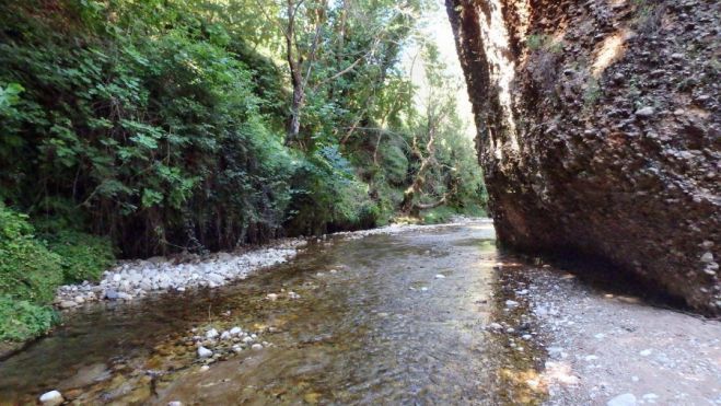 River trekking &sigma;&tau;&omicron; &phi;&alpha;&rho;ά&gamma;&gamma;&iota; &tau;&omicron;&upsilon; &Alpha;&nu;&tau;&rho;&omega;&nu;ί&omicron;&upsilon; &mu;&epsilon; &tau;&omicron;&nu; &Epsilon;&Omicron;&Sigma; &Tau;&rho;ί&pi;&omicron;&lambda;&eta;&sigmaf;