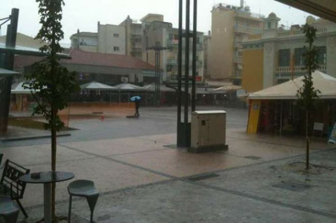 Καταιγίδες, κεραυνοί και δυνατός άνεμος το πρωί στην Τρίπολη! (vd)