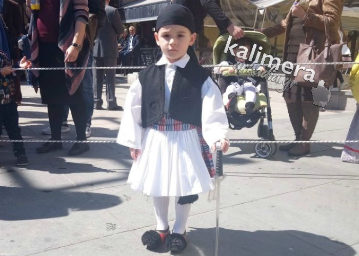 Ο μικρός Νικόλας κέρδισε πάλι τις εντυπώσεις στην παρέλαση της Τρίπολης! (vd)