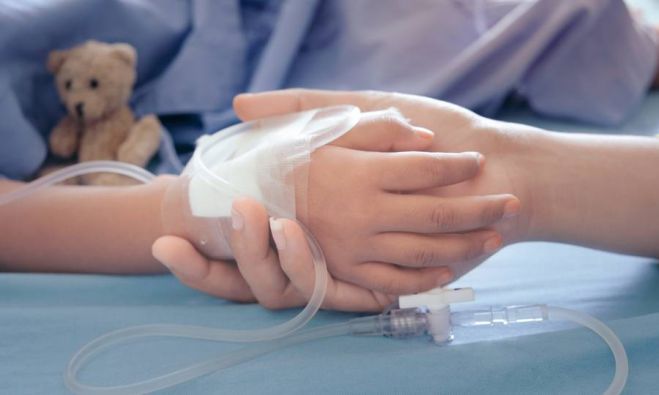 &Sigma;&upsilon;&gamma;&kappa;&lambda;&omicron;&nu;&iota;&sigma;&mu;έ&nu;&eta; &eta; &Sigma;&pi;ά&rho;&tau;&eta; | &Nu;&epsilon;&kappa;&rho;ό 5&chi;&rho;&omicron;&nu;&omicron; &alpha;&gamma;ό&rho;&iota; &sigma;&tau;&omicron; &nu;&omicron;&sigma;&omicron;&kappa;&omicron;&mu;&epsilon;ί&omicron; - Έ&beta;&gamma;&alpha;&zeta;&epsilon; &alpha;&phi;&rho;&omicron;ύ&sigmaf; &alpha;&pi;ό &tau;&omicron; &sigma;&tau;ό&mu;&alpha; - &Delta;&epsilon;&nu; &kappa;&alpha;&tau;ά&phi;&epsilon;&rho;&alpha;&nu; &nu;&alpha; &tau;&omicron; &sigma;ώ&sigma;&omicron;&upsilon;&nu;