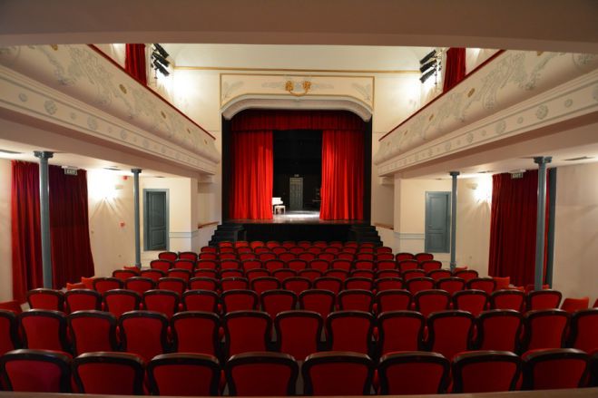 &Pi;&rho;&omega;&tau;&omicron;&chi;&rho;&omicron;&nu;&iota;ά&tau;&iota;&kappa;&omicron; Gala &tau;&eta;&nu; &Pi;&alpha;&rho;&alpha;&sigma;&kappa;&epsilon;&upsilon;ή &sigma;&tau;&omicron; &Mu;&alpha;&lambda;&lambda;&iota;&alpha;&rho;&omicron;&pi;&omicron;ύ&lambda;&epsilon;&iota;&omicron;!