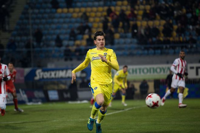 &Omicron; &Alpha;&sigma;&tau;έ&rho;&alpha;&sigmaf; &pi;&omicron;ύ&lambda;&eta;&sigma;&epsilon; &tau;&omicron;&nu; Isnaldo &sigma;&tau;&eta;&nu; Defensa y Justicia