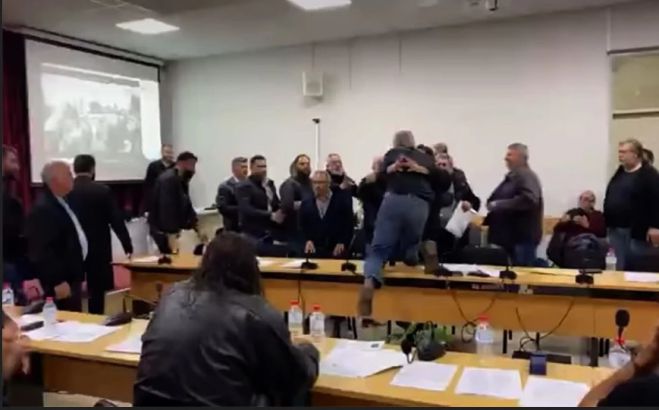 &Xi;ύ&lambda;&omicron; &sigma;&tau;&omicron; &delta;&eta;&mu;&omicron;&tau;&iota;&kappa;ό &sigma;&upsilon;&mu;&beta;&omicron;ύ&lambda;&iota;&omicron; &Gamma;ό&rho;&tau;&upsilon;&nu;&alpha;&sigmaf;! (vd)