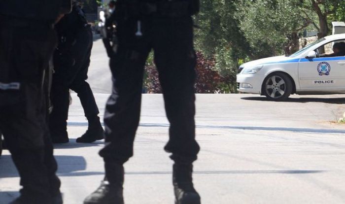 &Alpha;&pi;&alpha;&tau;&epsilon;ώ&nu;&epsilon;&sigmaf; &pi;&alpha;&rho;ί&sigma;&tau;&alpha;&nu;&alpha;&nu; &tau;&omicron;&upsilon;&sigmaf; &upsilon;&pi;&alpha;&lambda;&lambda;ή&lambda;&omicron;&upsilon;&sigmaf; &tau;&eta;&sigmaf; &Delta;&Epsilon;&Eta; &kappa;&alpha;&iota; έ&kappa;&lambda;&epsilon;&beta;&alpha;&nu; &chi;&rho;ή&mu;&alpha;&tau;&alpha; &alpha;&pi;ό &sigma;&pi;ί&tau;&iota;&alpha; - &Tau;&eta;&nu; &upsilon;&pi;ό&theta;&epsilon;&sigma;&eta; &epsilon;&xi;&iota;&chi;&nu;ί&alpha;&sigma;&epsilon; &eta; &Alpha;&sigma;&phi;ά&lambda;&epsilon;&iota;&alpha; &Tau;&rho;ί&pi;&omicron;&lambda;&eta;&sigmaf;!