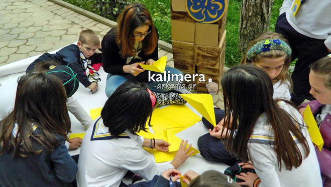 &Alpha;&upsilon;&tau;&omicron;&sigma;&chi;έ&delta;&iota;&alpha; &pi;&alpha;&iota;&chi;&nu;ί&delta;&iota;&alpha; &gamma;&iota;&alpha; &tau;&alpha; &pi;&alpha;&iota;&delta;&iota;ά &tau;&omicron;&upsilon; &Sigma;ώ&mu;&alpha;&tau;&omicron;&sigmaf; &Omicron;&delta;&eta;&gamma;&iota;&sigma;&mu;&omicron;ύ &sigma;&tau;&eta;&nu; &Tau;&rho;ί&pi;&omicron;&lambda;&eta; (vd)