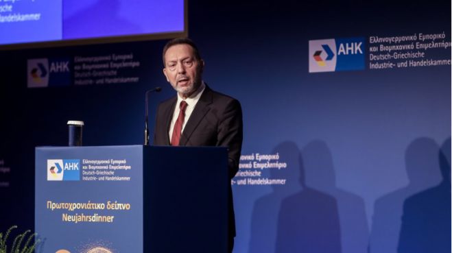 Στουρνάρας: &quot;Η επαναφορά 13ου και 14ου μισθού θα στερήσει χρήματα από φτωχούς&quot;