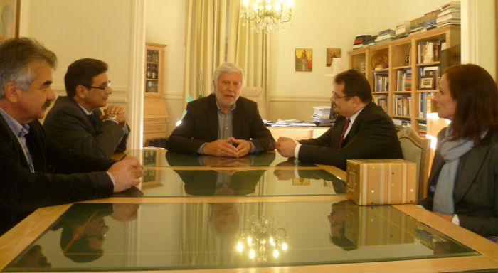 &Alpha;&upsilon;&xi;ά&nu;&omicron;&nu;&tau;&alpha;&iota; &omicron;&iota; &Sigma;&lambda;&omicron;&beta;ά&kappa;&omicron;&iota; &pi;&omicron;&upsilon; &epsilon;&pi;&iota;&lambda;έ&gamma;&omicron;&upsilon;&nu; &tau;&eta;&nu; &Pi;&epsilon;&lambda;&omicron;&pi;ό&nu;&nu;&eta;&sigma;&omicron; &gamma;&iota;&alpha; &tau;&omicron;&upsilon;&rho;&iota;&sigma;&mu;ό!