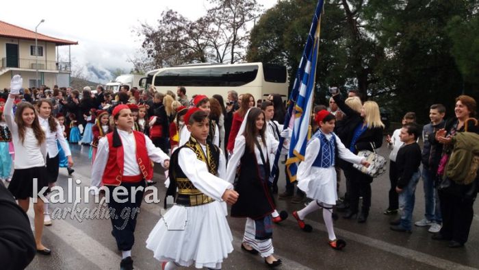 Παρέλαση και παραδοσιακοί χοροί για την &quot;25η Μαρτίου&quot; στα Τρόπαια! (εικόνες - βίντεο)