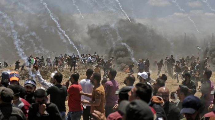 Μακελειό στη Γάζα με 52 νεκρούς Παλαιστίνιους ...