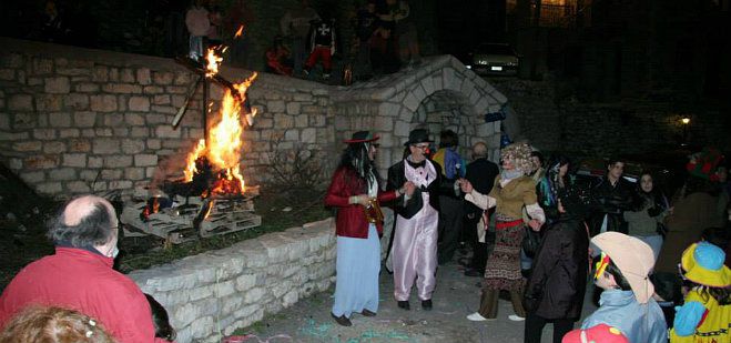 Αποκριάτικες εκδηλώσεις και καρναβάλι στο Βαλτεσινίκο!