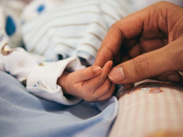 Έ&kappa;&tau;&alpha;&kappa;&tau;&eta; &epsilon;&nu;ί&sigma;&chi;&upsilon;&sigma;&eta; 150 &epsilon;&upsilon;&rho;ώ &alpha;&nu;ά &pi;&alpha;&iota;&delta;ί: &Pi;&omicron;&iota;&omicron;&iota; &theta;&alpha; &pi;&lambda;&eta;&rho;&omega;&theta;&omicron;ύ&nu; έ&omega;&sigmaf; &tau;&iota;&sigmaf; 31 &Alpha;&upsilon;&gamma;&omicron;ύ&sigma;&tau;&omicron;&upsilon;