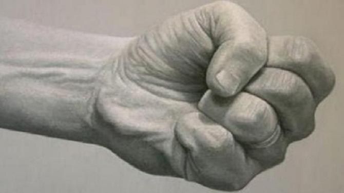 Ξύλο στην Κάτω Αγορά της Τρίπολης για μία θέση στάθμευσης