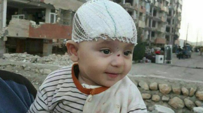 «Θαύμα» στο Ιράν | Μωράκι ανασύρθηκε ζωντανό από τα ερείπια τρεις μέρες μετά τον σεισμό!