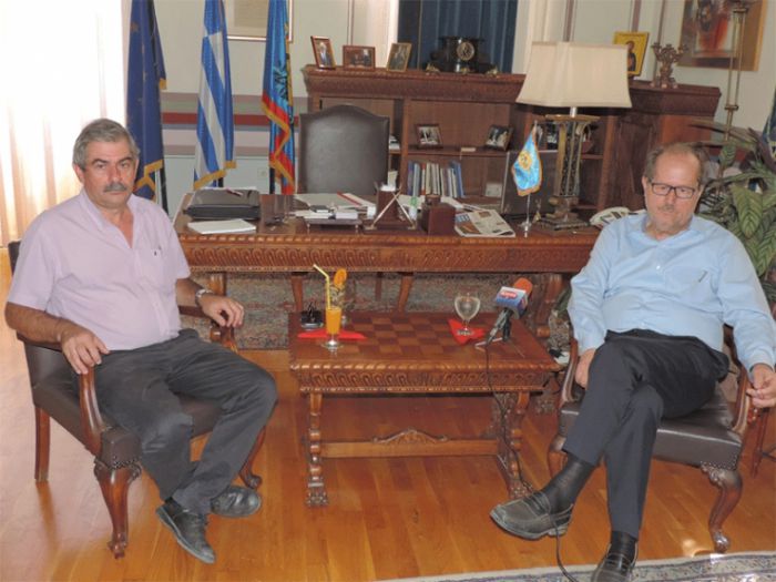 Πετράκος: «Επικίνδυνο λάθος από τον κ. Νίκα. Επιμένει να μαζευτούν όλοι οι υπάλληλοι της Περιφέρειας στα γραφεία τους»