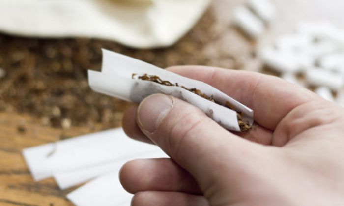 Υγεία |  Όσοι στρίβουν το δικό τους τσιγάρο, είναι πιο δύσκολο μετά να το κόψουν